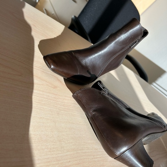 Amalfi by Rangoni leather 7.5 lux deep brown boots a symmetrical side zip - Picture 14 of 14